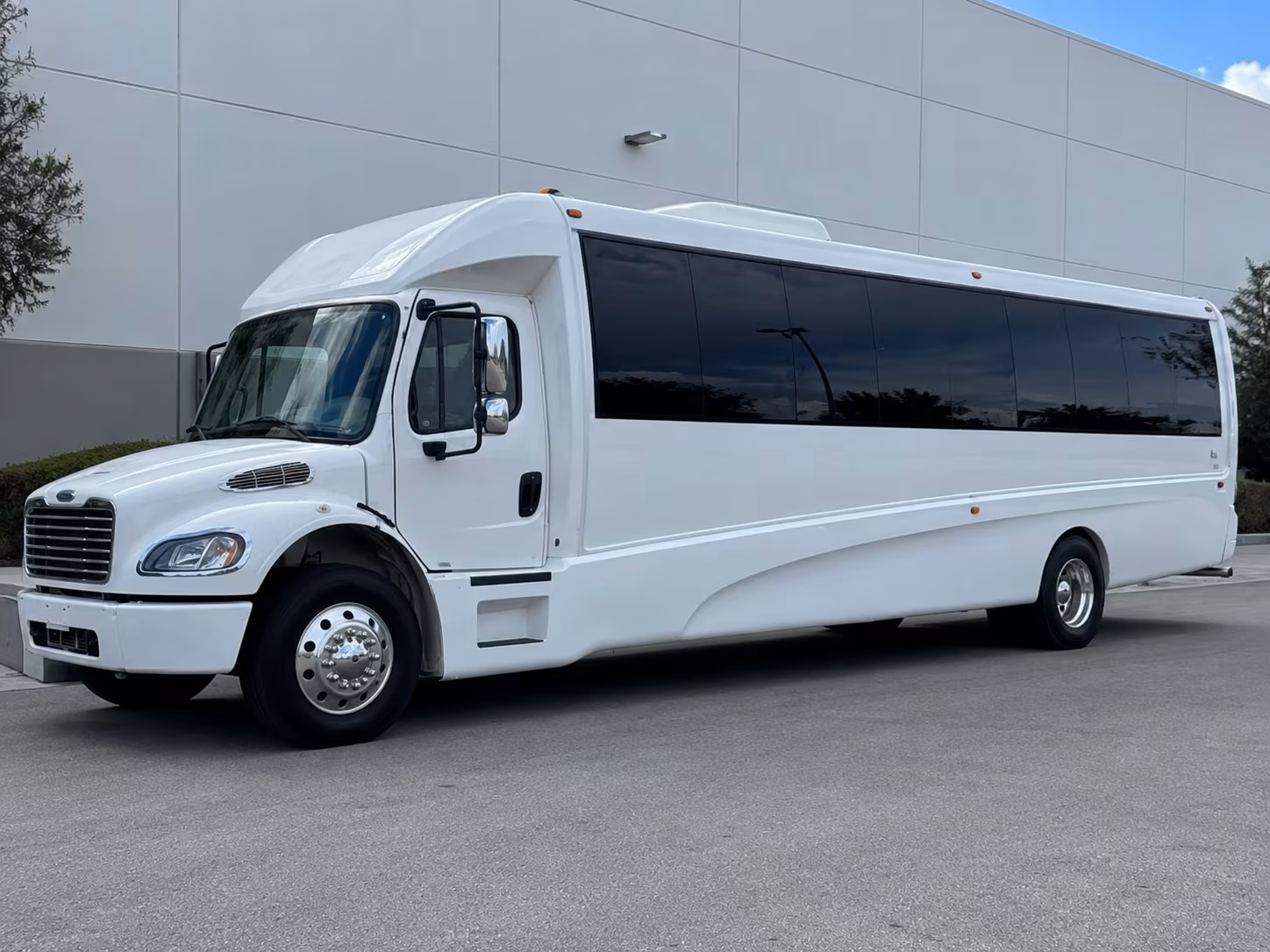 40 Passenger Party Bus Exterior