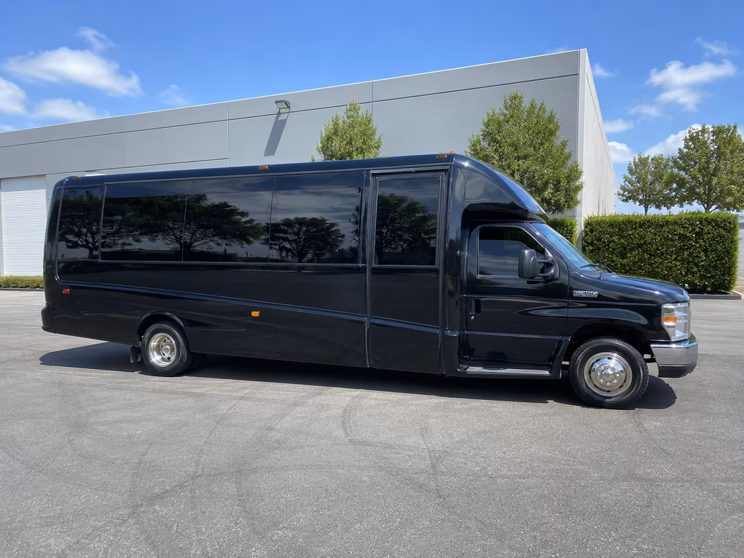 Jurupa Valley Winery Tour & Pub Crawl Transportation party bus exterior